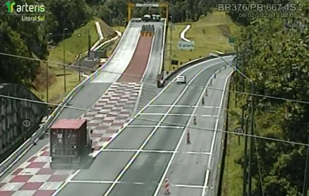 Motorista de caminhão evita tragédia na BR-376