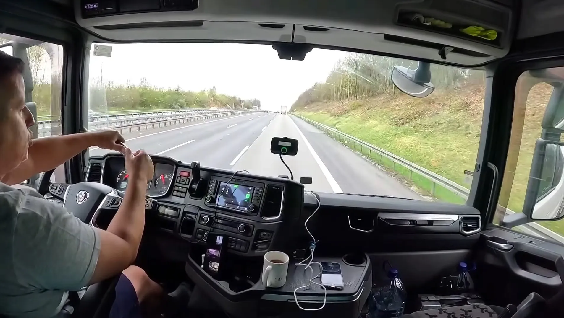 Caminhoneiro Brasileiro Em Portugal Ensina Como Transformar A Viagem Pelas Estradas Internacionais Mais Faceis