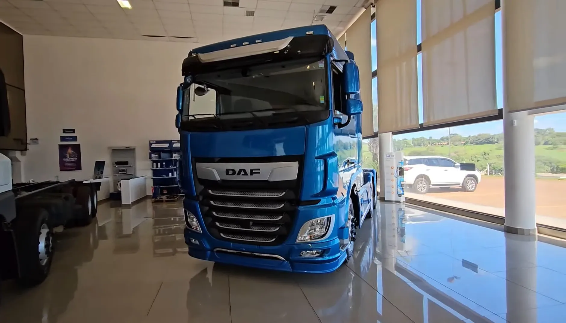 Conheca O DAF XF 530 Cor Azul Jamaica Um Dos Caminhoes Mais Bonitos Da Marca Holandesa