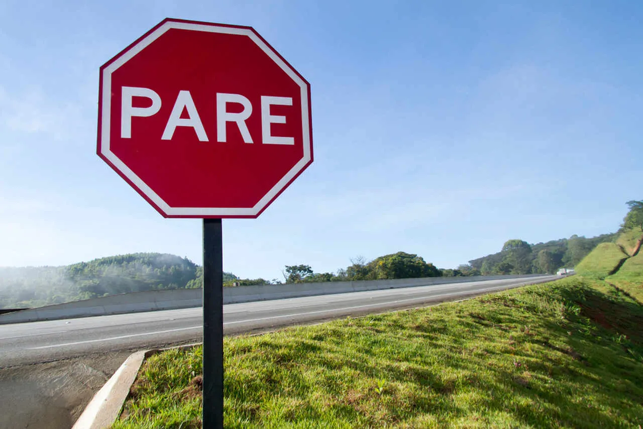 Dentro Da Fabrica O Caminho Das Placas De Sinalizacao Utilizadas Nas Estradas