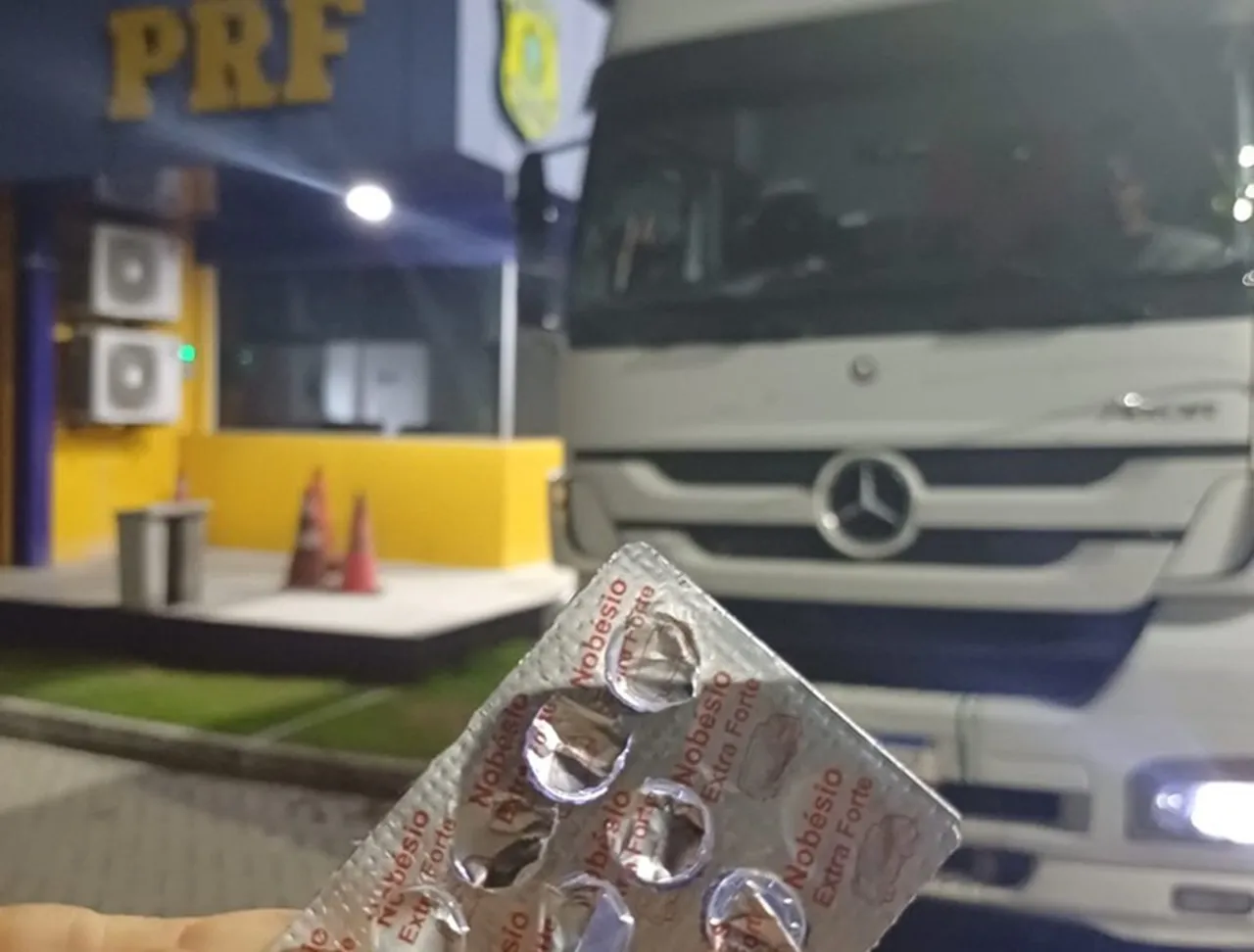PRF flagra três caminhoneiros com anfetaminas durante feriado de Semana Santa
