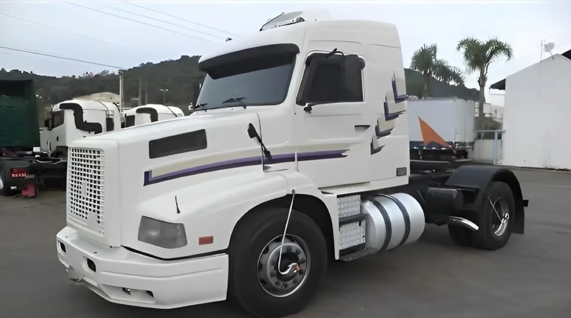 Veja Quatro Caminhoes Volvo NL Que Estao A Venda Na OLX