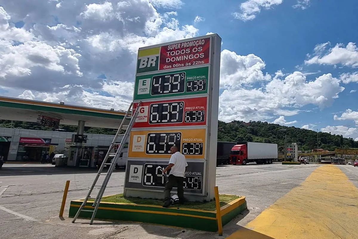 Governo corre contra alta do diesel e cria medida que pode mexer no bolso do caminhoneiro