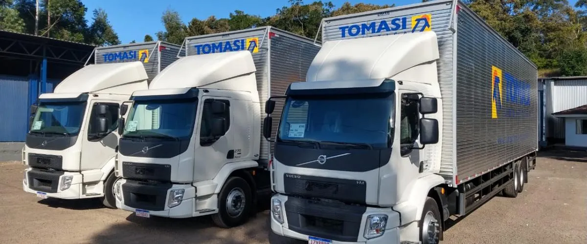 Tomasi Logística abre vagas para motorista carreteiro.