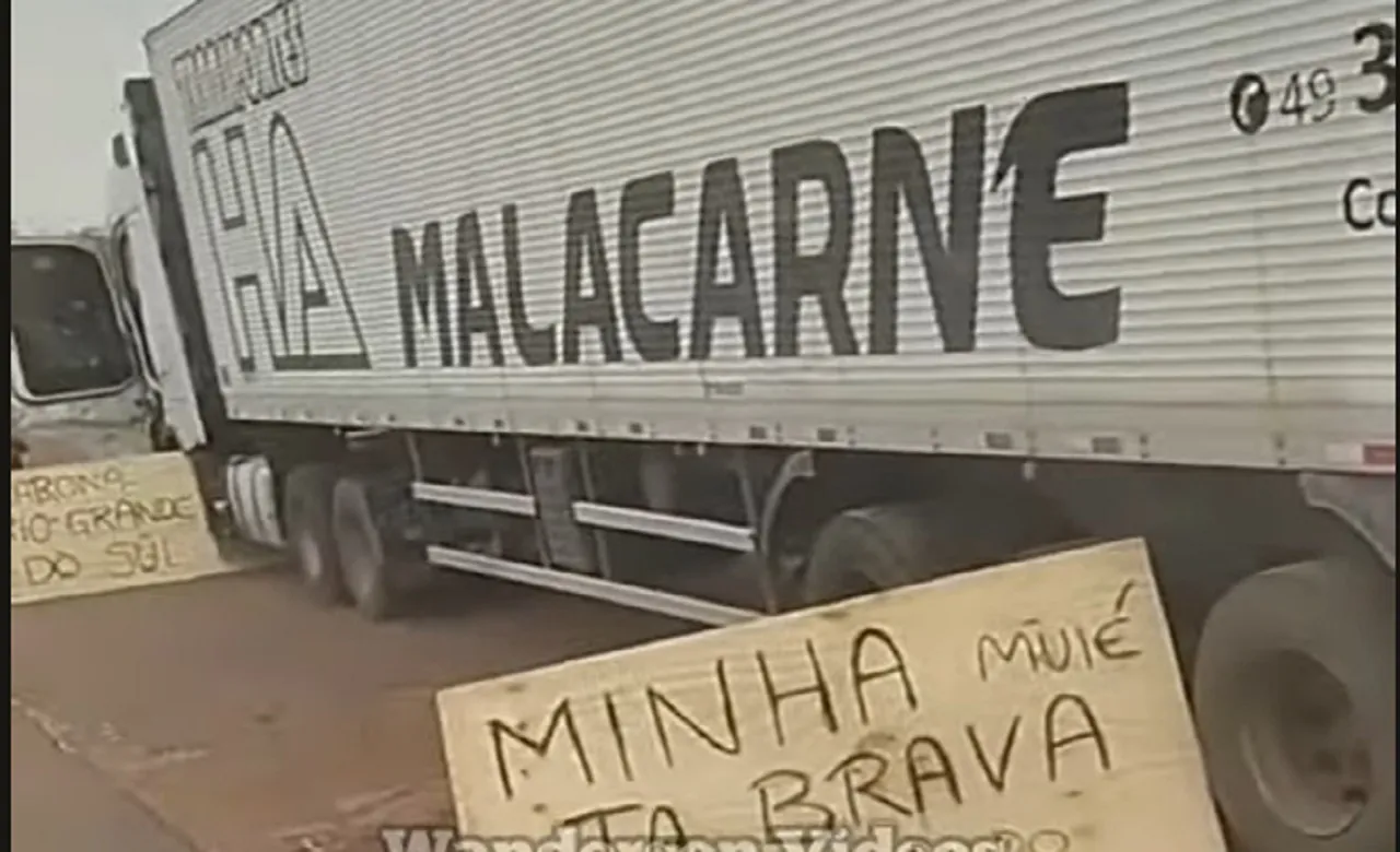 “Minha Muié tá brava me esperando”: Caminhoneiro satiriza problema com o veículo sem poder andar