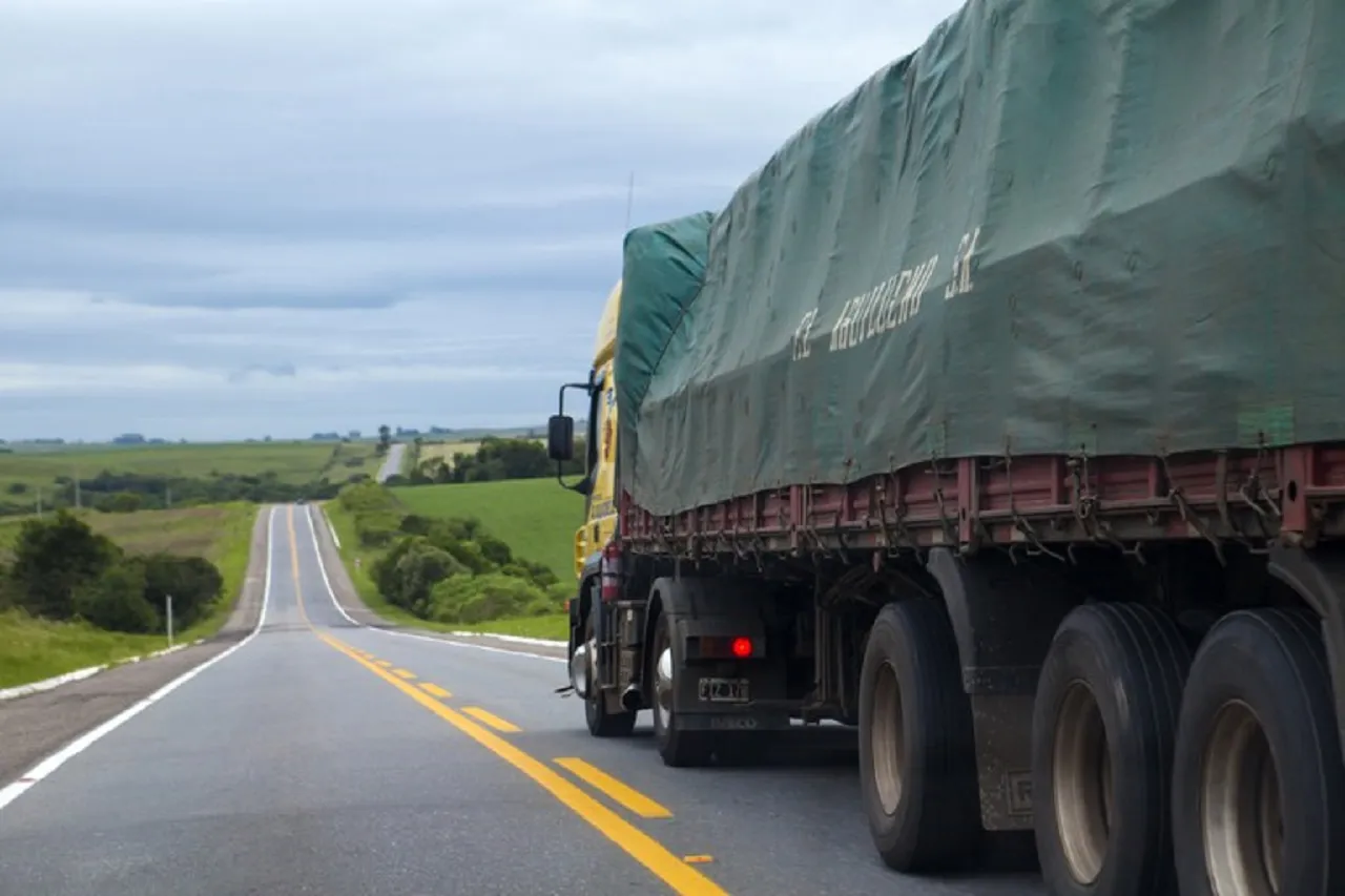 Frete rodoviário recua para R$ 7,25 por km em setembro e preocupa transportadores