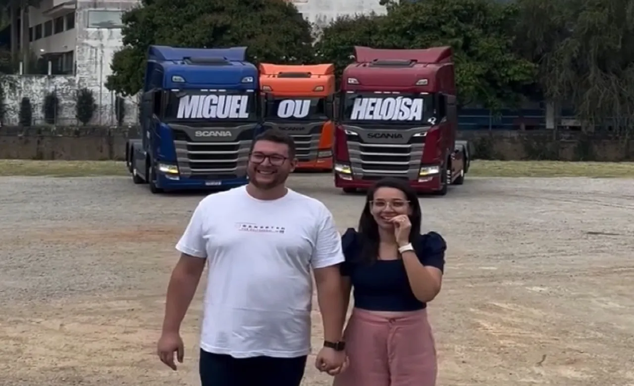 Casal utiliza caminhões para chá revelação
