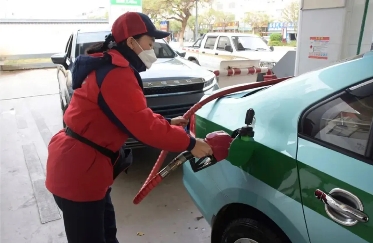 China decide reduzir preços do diesel e gasolina