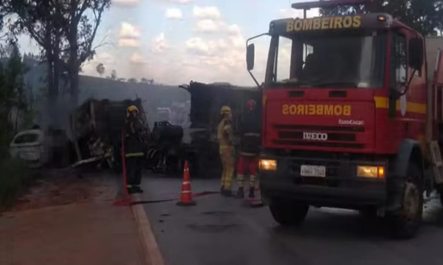 Família de médicos morre em acidente envolvendo carreta em Araxá (MG)