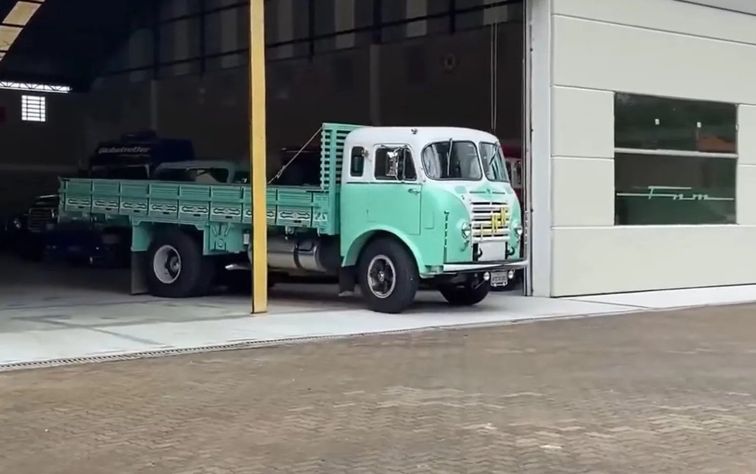 O Fenemê D11000 – O caminhão mais importante do Brasil