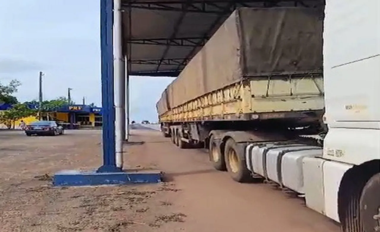 PRF apreende caminhão com várias irregularidades em Tocantins