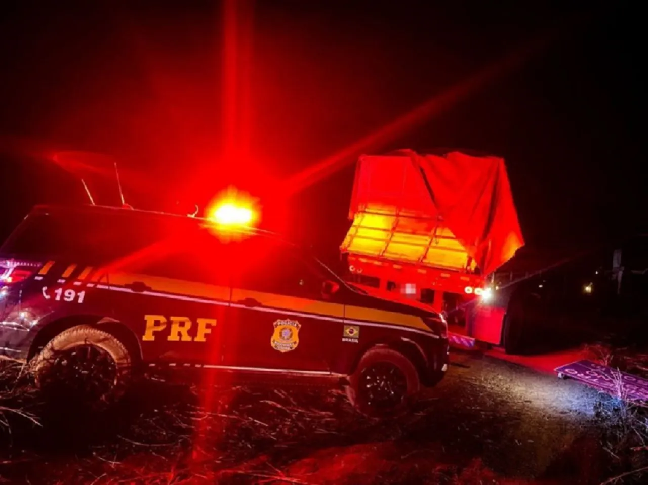 PRF flagra caminhão adulterado na BR-153