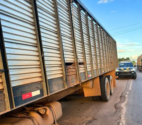 Caminhão roubado é apreendido na BR-364 durante fiscalização da PRF