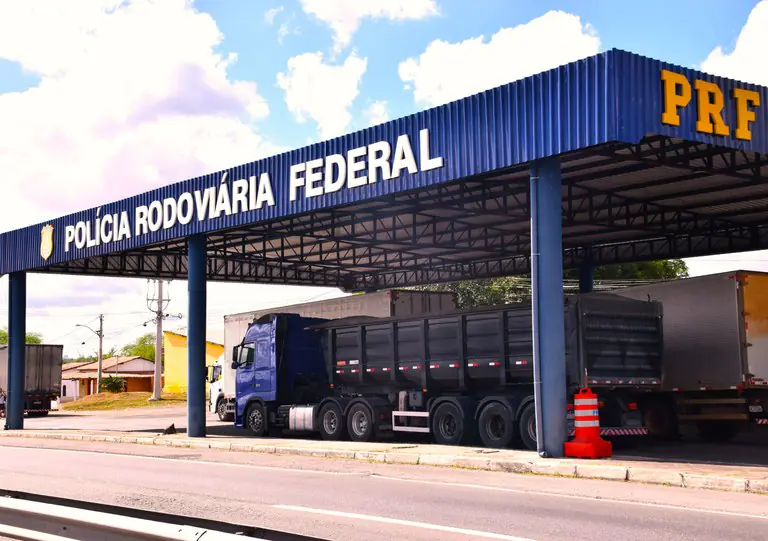 Aumento de 88% nos flagrantes de caminhoneiros sem descanso preocupa a PRF