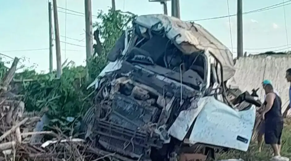 Caminhoneiro morre após ser arremessado em grave acidente na BR-262, em Campo Grande