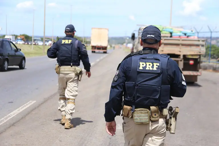 PRF inicia Operação Descanso Legal para reforçar fiscalização de caminhoneiros
