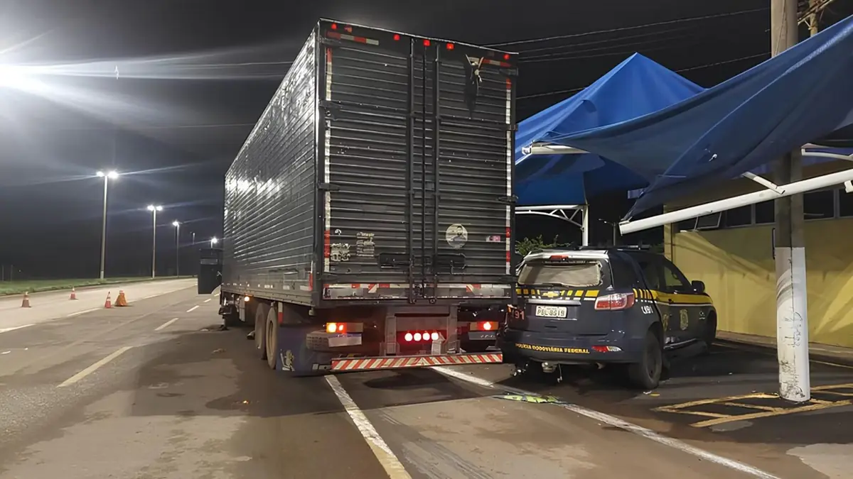 Caminhoneiro ataca posto da PRF em ato Pró-Bolsonaro e é preso em flagrante