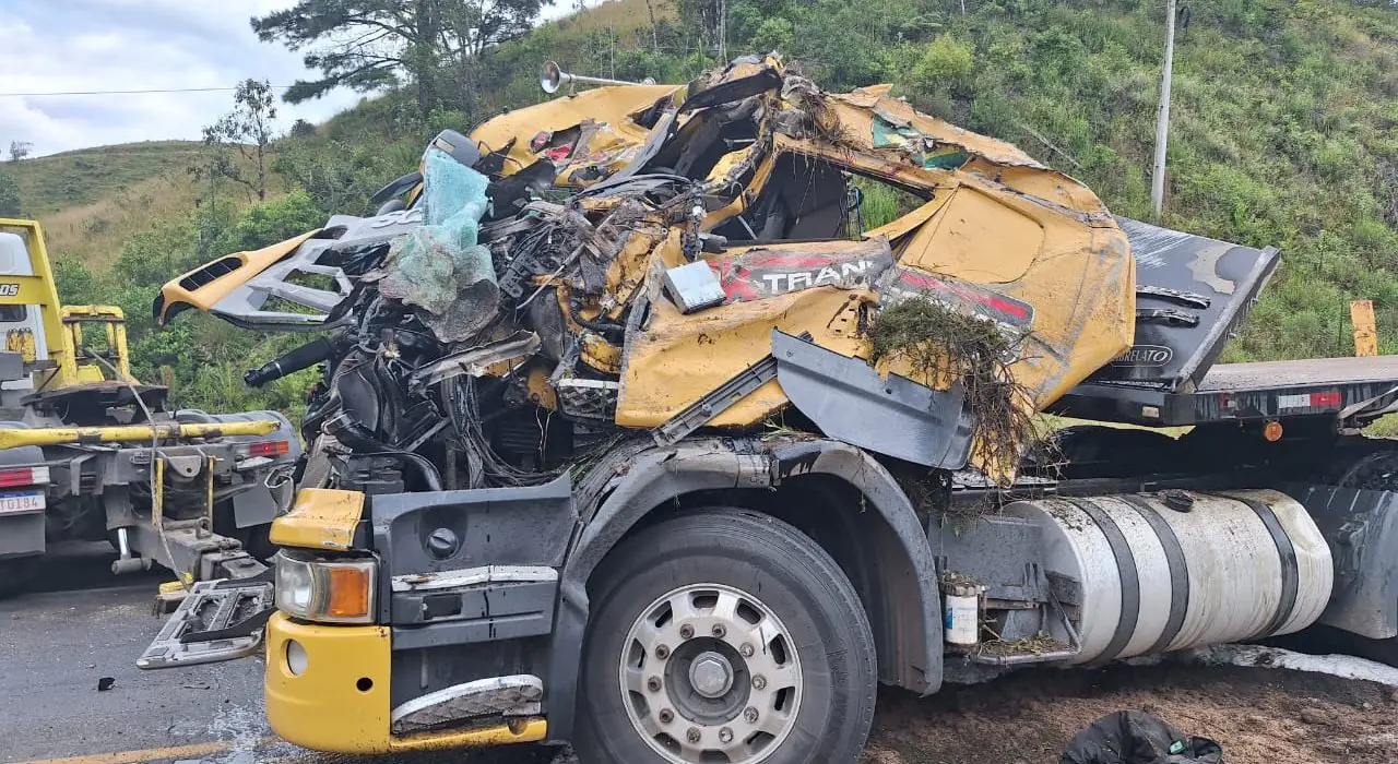 Caminhoneiro causou acidente ao trafegar acima da velocidade permitida, conclui PRF