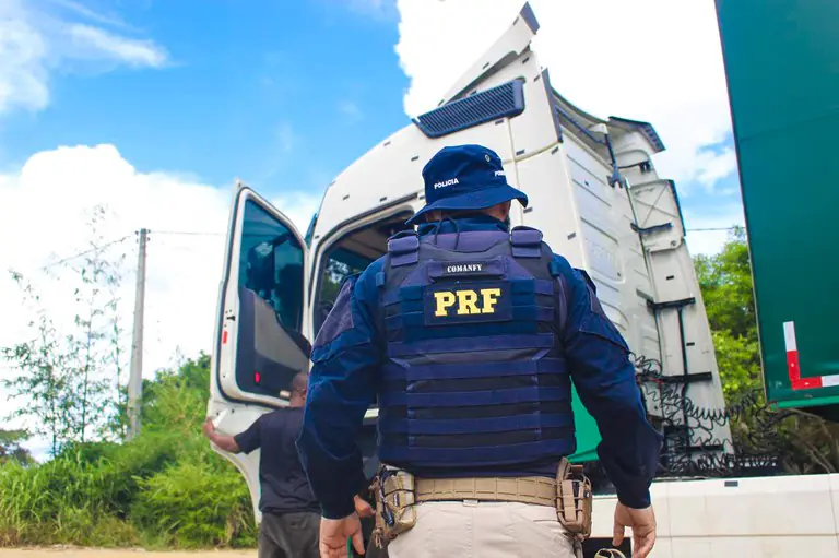 PRF apreende mais de 200 comprimidos de rebite durante fiscalização na BR-242, na Bahia