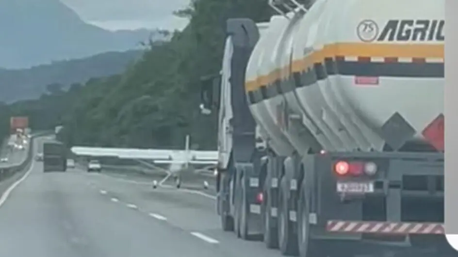 POUSO DE AVIAO