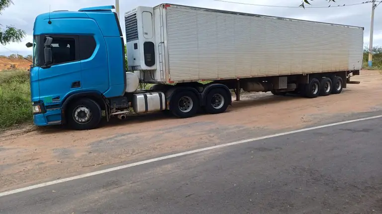 PRF e SEFAZ(BA) autuam caminhão com sonegação fiscal na Bahia