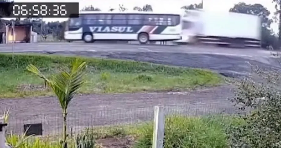 Caminhoneiro morre prensado entre veículos no segundo dia de trabalho em Caxias do Sul