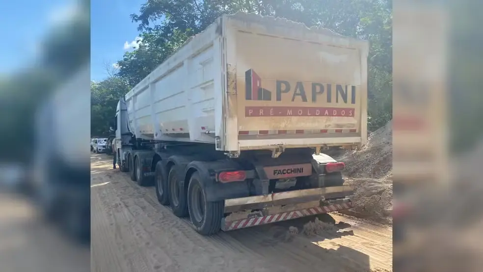 Caminhoneiro morre esmagado pelo próprio veículo em estrada rural de Glicério (SP)