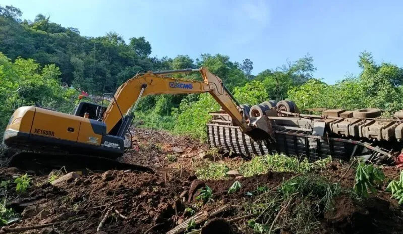 Caminhoneiro morre após capotamento em barranco na ERS-400, em Candelária (RS)