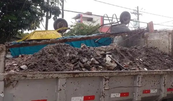 Caminhoneiro é autuado por transportar resíduos sem autorização em São Paulo