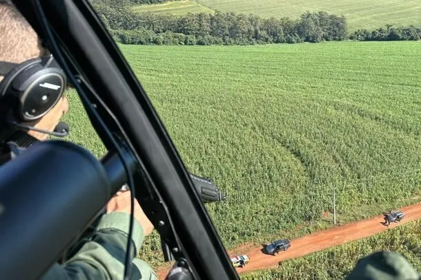 Helicóptero auxilia polícia a encontrar caminhão roubado