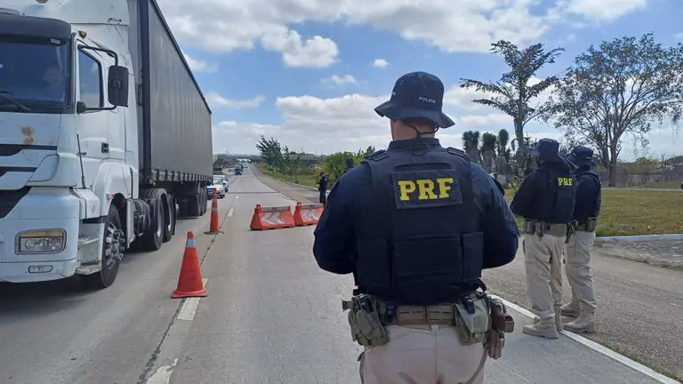 PRF reforça trabalho educativo e alerta motoristas sobre a importância do descanso obrigatório