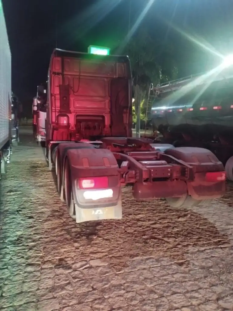 Caminhoneiro é feito de refém durante roubo de carga em Paraná