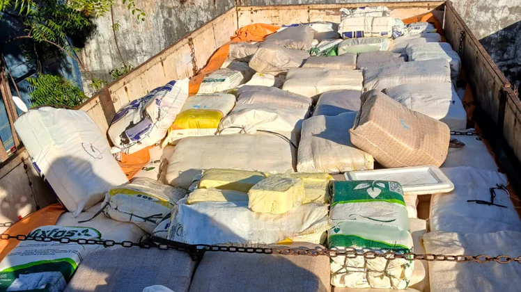 PRF apreende 6 toneladas de queijo transportado em sacos de adubo e sem refrigeração em Caxias (MA)