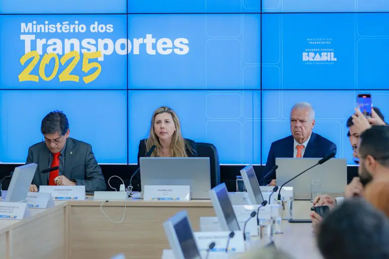 Caminhoneiros são convocados para pressionar Congresso sobre piso mínimo do frete