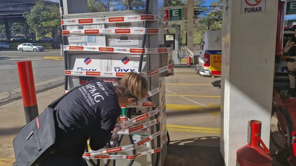 Procon interdita quatro postos em BH por venda de combustível adulterado