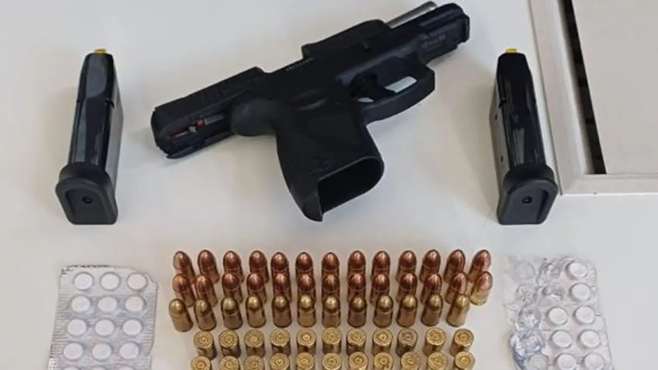 PRF encontra arma e rebite em caminhão com excesso de peso na BR-282, em Xaxim