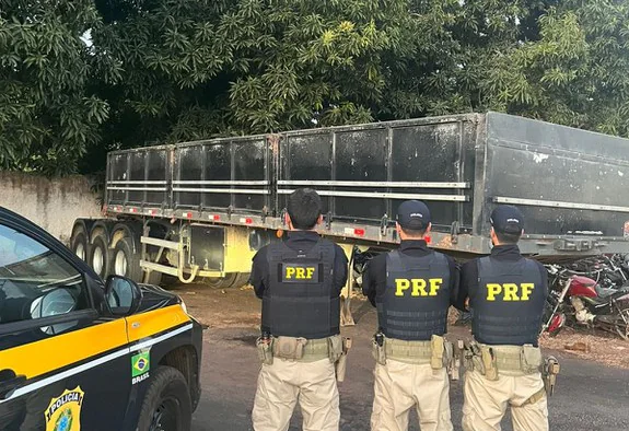 PRF prende caminhoneiro por adulteração de semirreboque na BR-153 em Araguaína