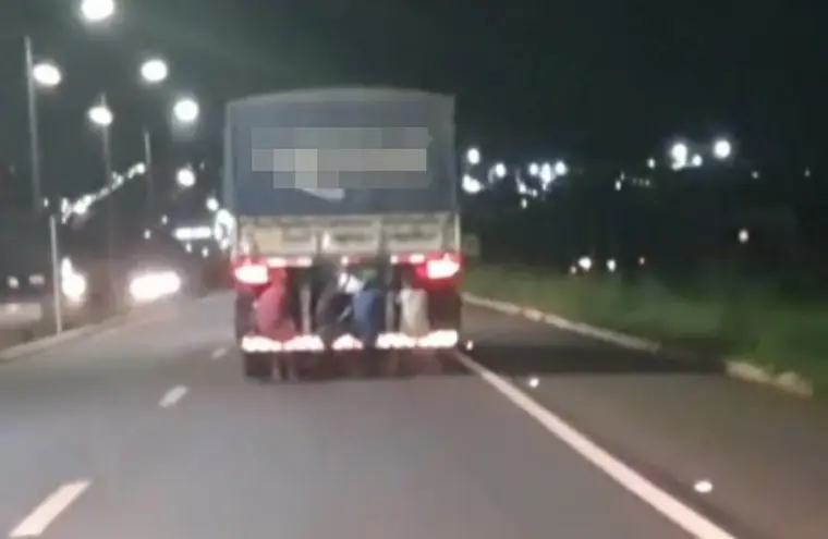 Criança cai de caminhão em movimento na BR-277 e é levada de helicóptero a hospital em Curitiba