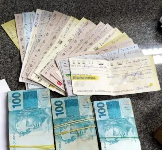 DINHEIRO E CHEQUE
