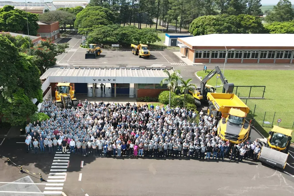 Fábrica da Volvo CE em Pederneiras celebra 50 anos como referência global de inovação e sustentabilidade