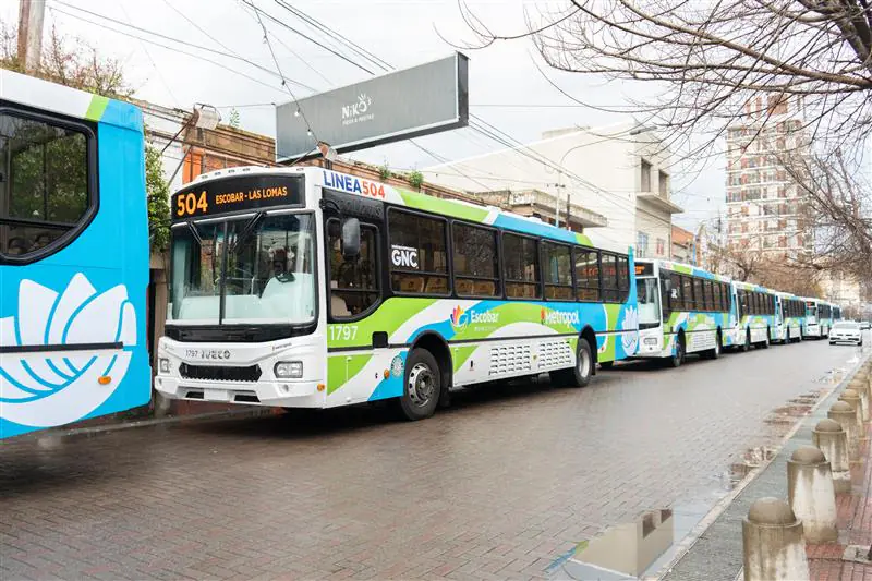 IVECO BUS entrega primeiros ônibus movidos a gás para linhas metropolitanas em Buenos Aires