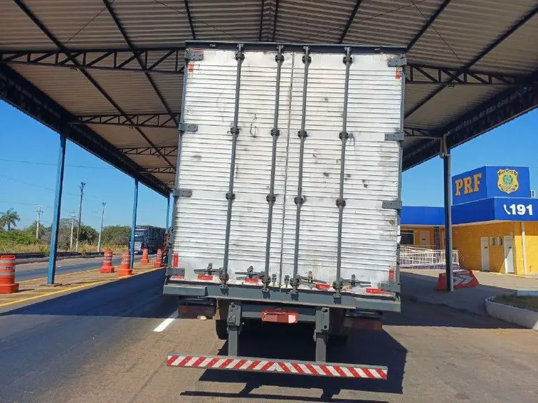PRF apreende semirreboque adulterado na BR-153 em Araguaína (TO)