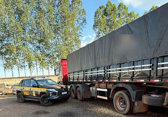PRF flagra transporte de milho com peso superior ao declarado em Araguaína (TO)