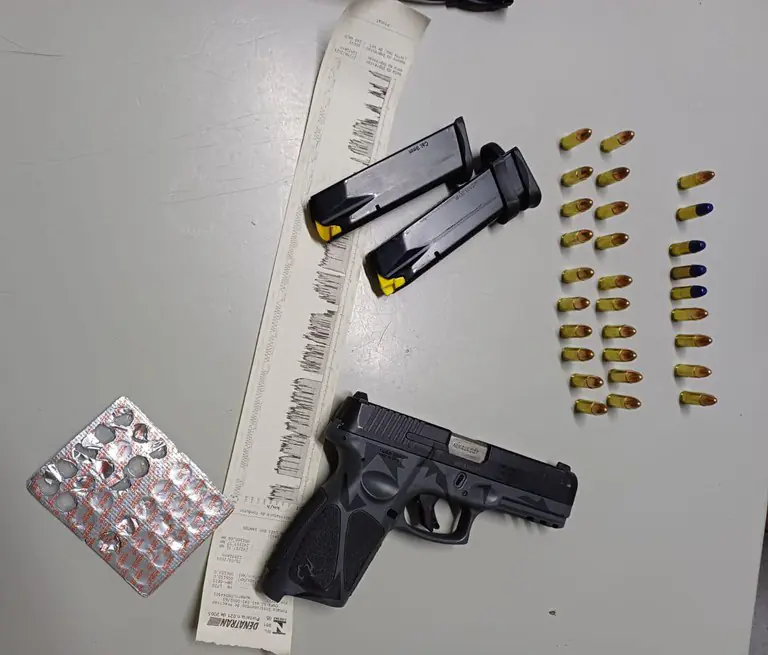 PRF apreende arma e comprimidos de anfetamina com caminhoneiro durante fiscalização em Teresina