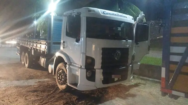 Caminhão clonado é identificado e condutor detido em Jaboatão dos Guararapes