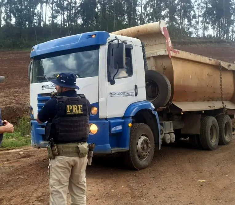 PRF flagra caminhões com excesso de peso e irregularidades graves na BR-282 em SC