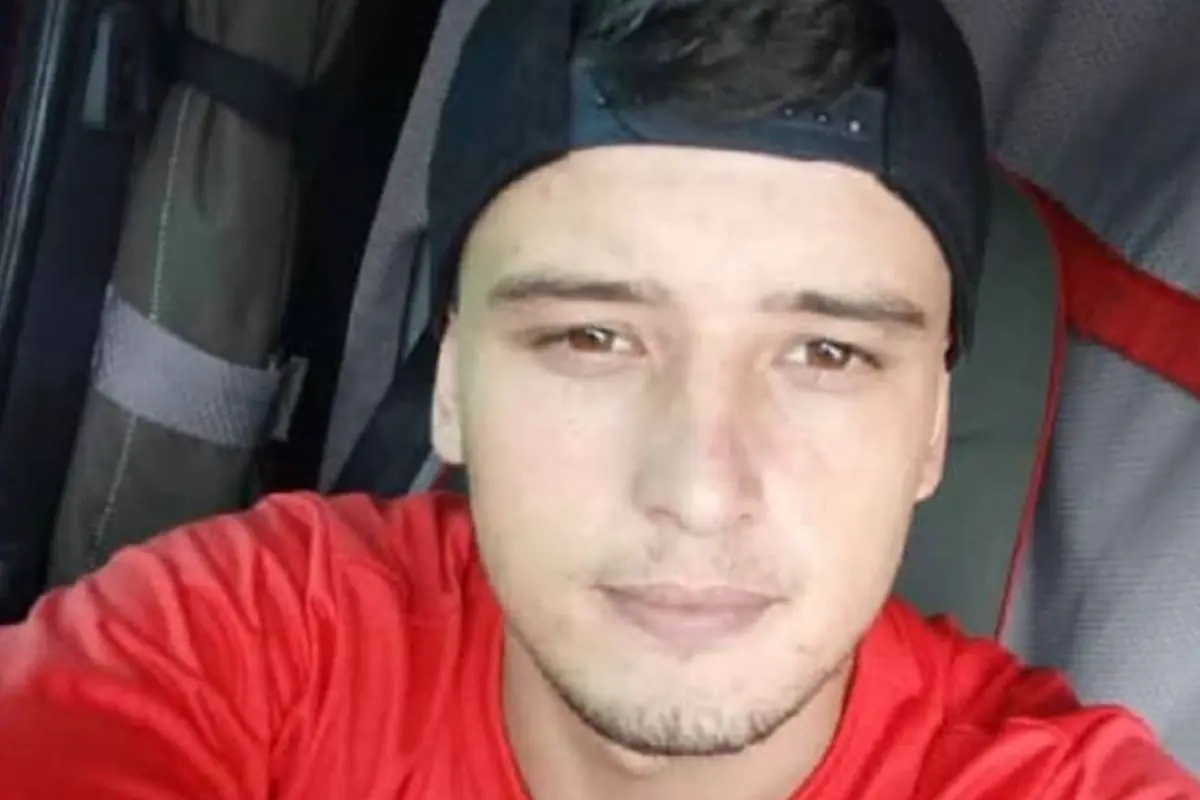 Jovem caminhoneiro de SC morre após carreta de melancias tombar na BR-153, em Minas Gerais