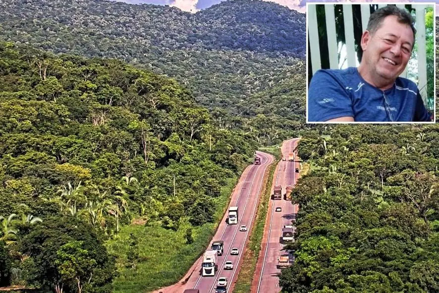 Caminhoneiro morre preso às ferragens após caminhão capotar na BR-364