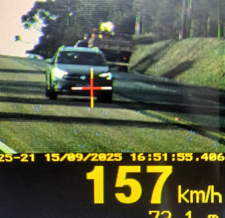 PRF flagra abusos de velocidade na BR-116 em Mafra com casos extremos de até 157 km/h