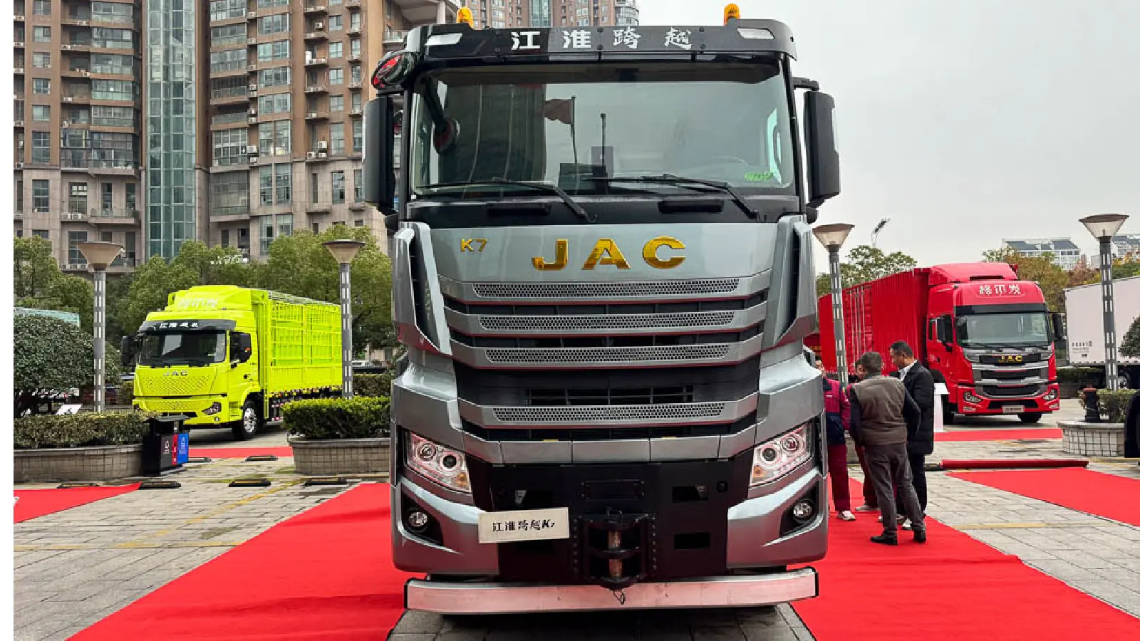 JAC Caminhões chega ao Brasil com 4 modelos a diesel e promete a “maior garantia do mercado”